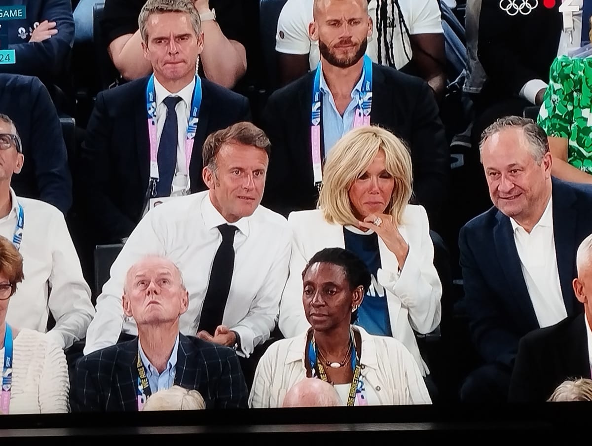 Le "village” olympique ou la nouvelle "île de la tentation"