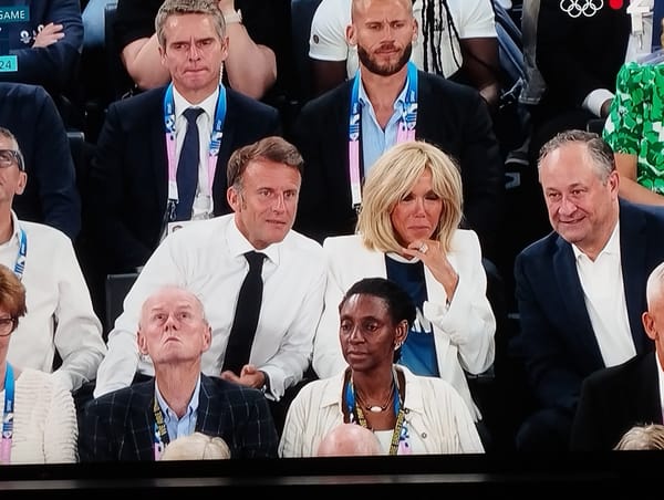 Le "village” olympique ou la nouvelle "île de la tentation"