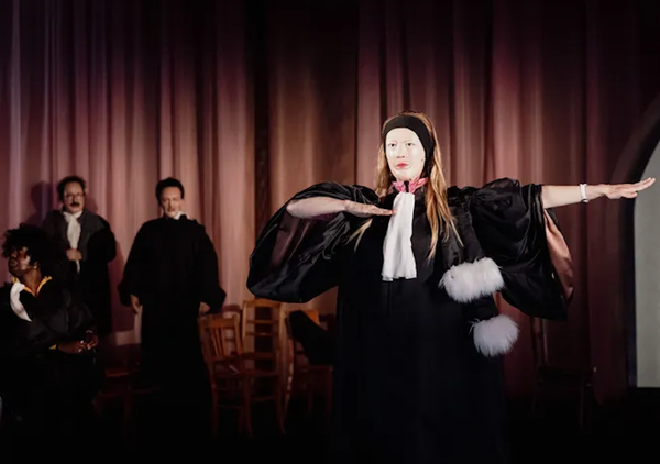 La première pièce de théâtre écrite à 500 mains